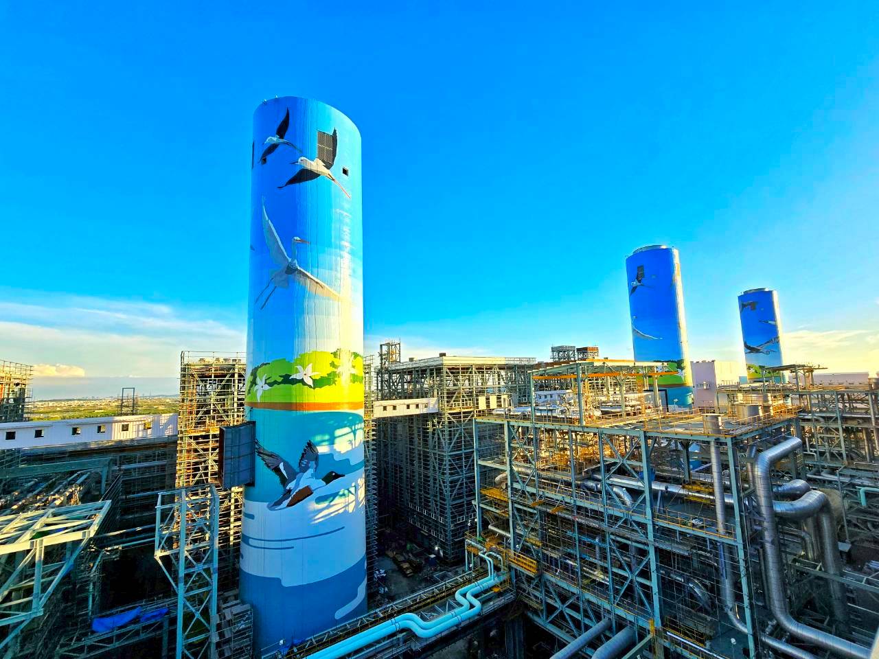 <span style="font-weight:400">Energy</span> & Infrastructure Solutions
