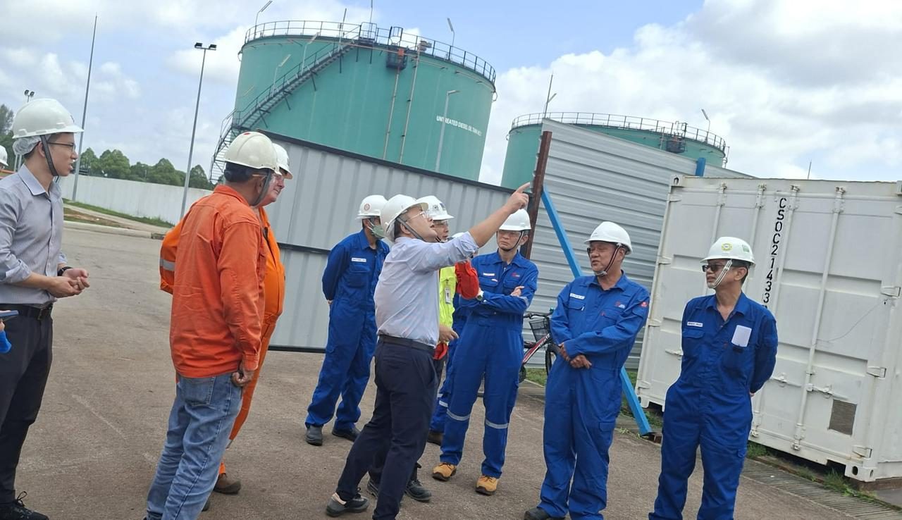 On-site meeting at Tuas Power Station discussing demolition safety processes and methodology within a live operating power facility